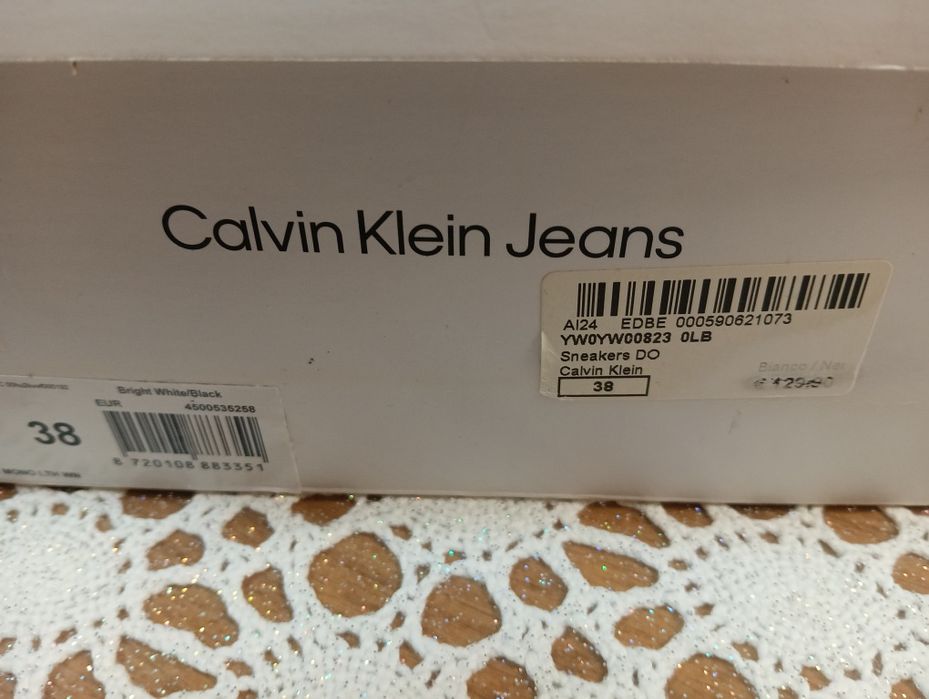 Vând adidași CK,38