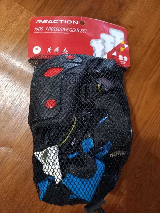 Продам наборы "детская защитная экипировка" и перчатки