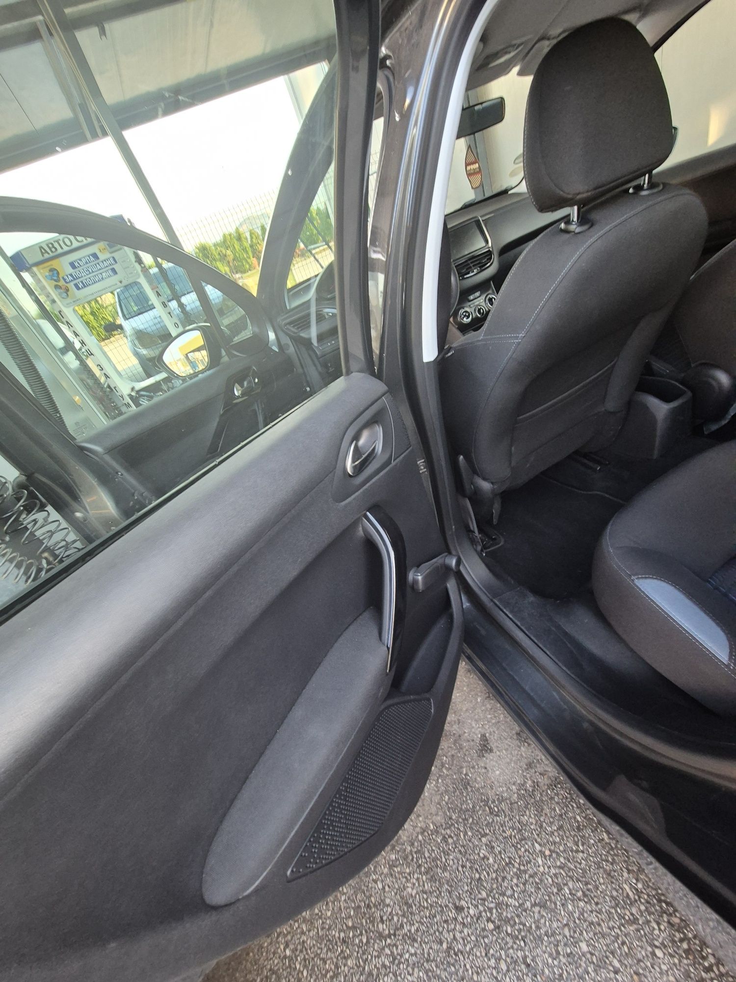 Peugeot 208 2015