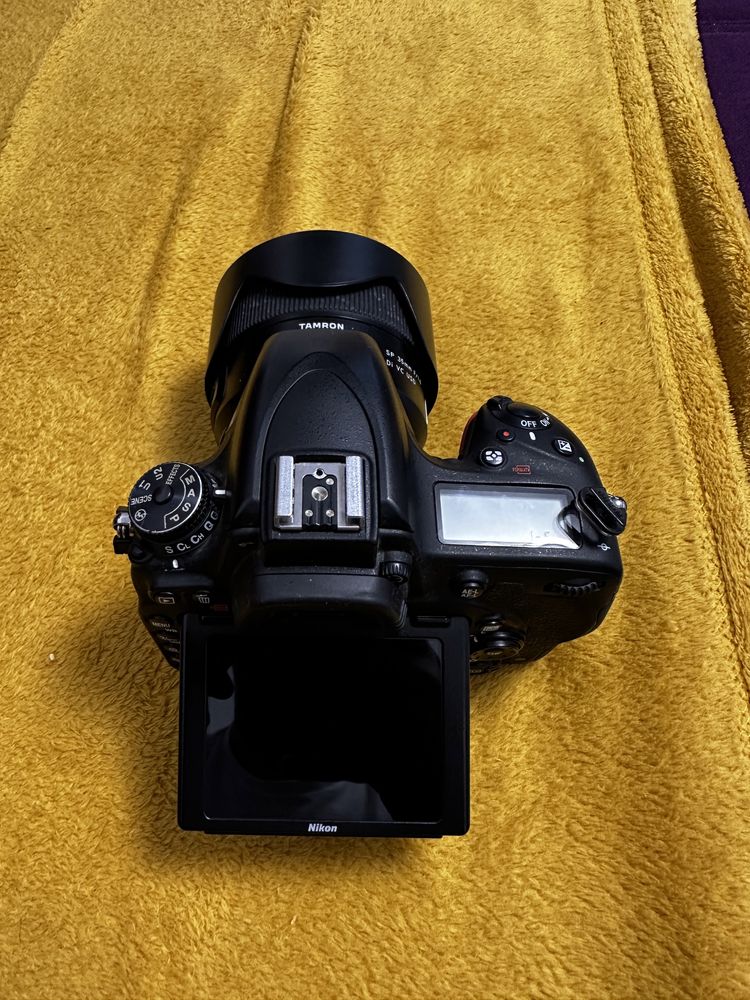 Nikon D 750 cu obiectiv si doi acumulatori