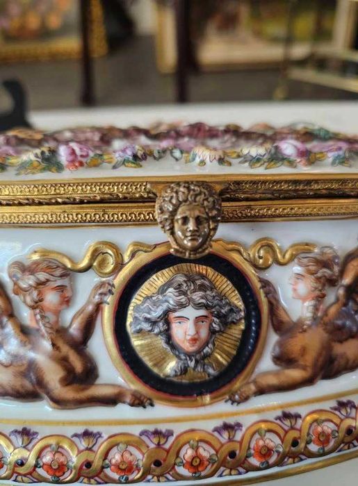 Casetă deosebită"Capo di Monte