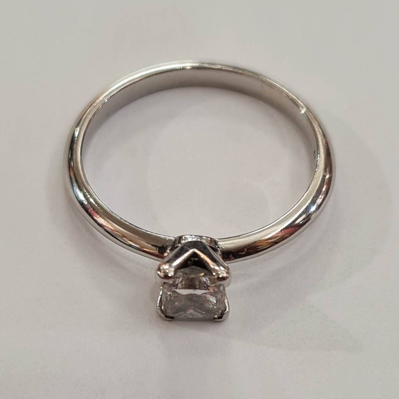 Inel din aur alb 18k cu diamant natural IAU502