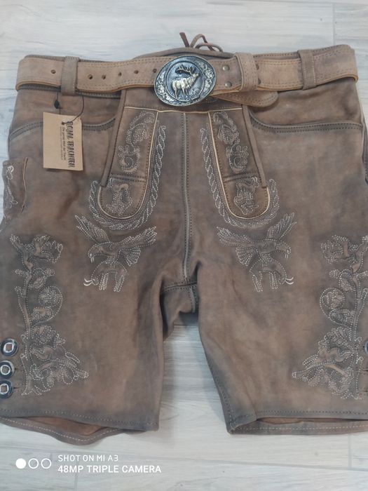 Pantaloni de piele