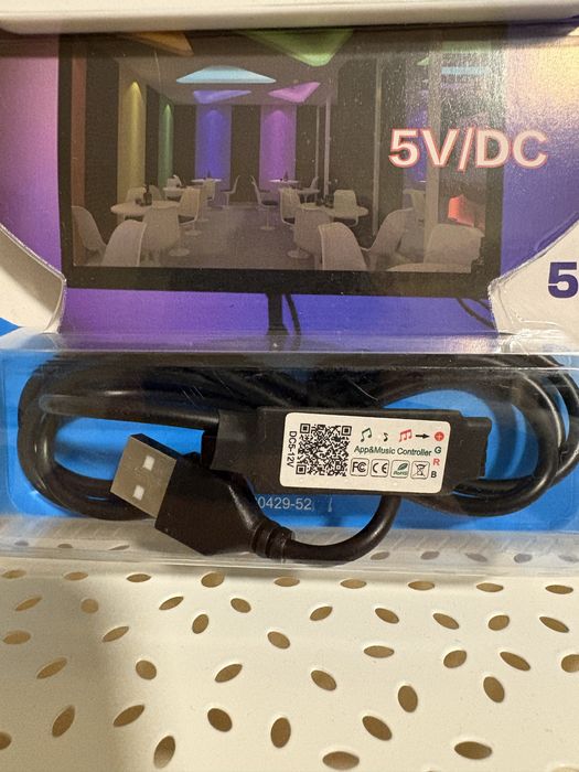 Bandă LED RGB 5050 5 Metri Control prin Telecomandă Aplicație Mobilă