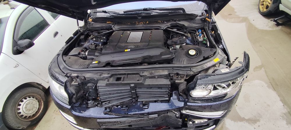 Range rover 4.4 svo autobiography avariat doar pentru piese