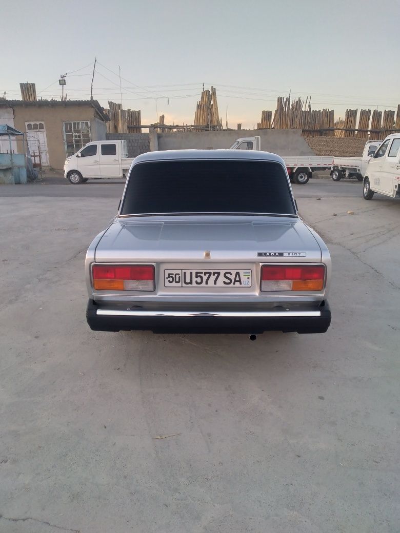 Vaz 2107 sotiladi