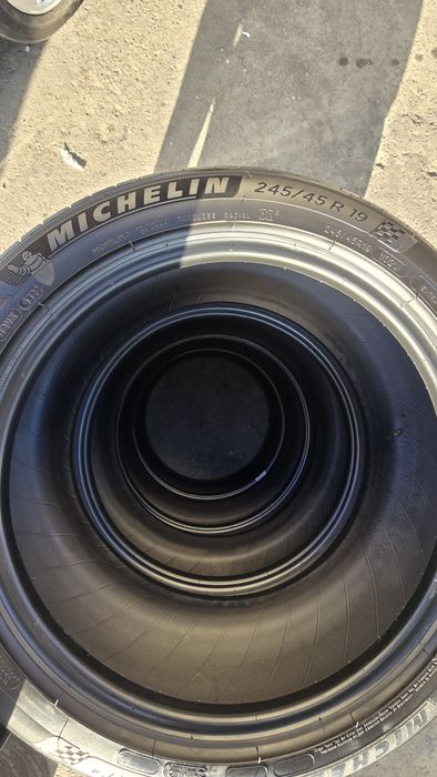 245/45/R19 Michelin pilot sport⁴
