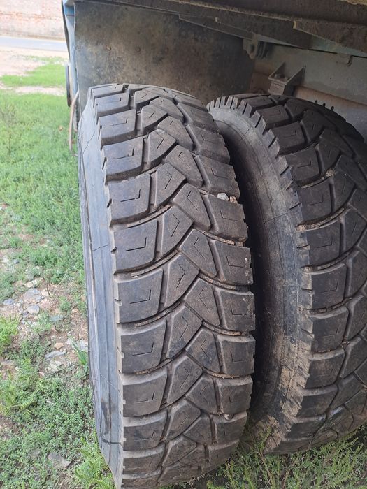 Vând 3 Cauciucuri 1500 bucata