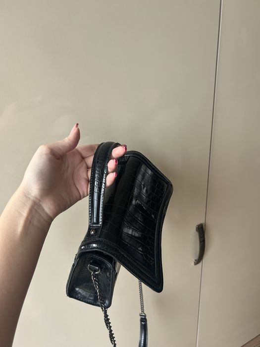 Черна лачена дамска чанта