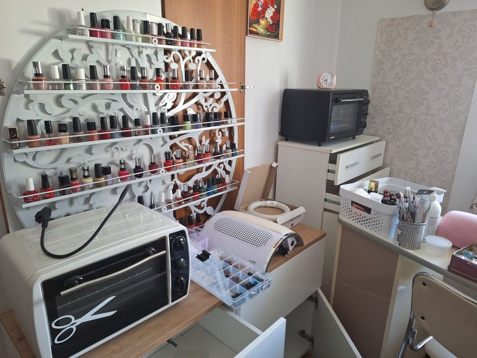Vând cabinet manichiură/pedichiură/podologie 15000 ron