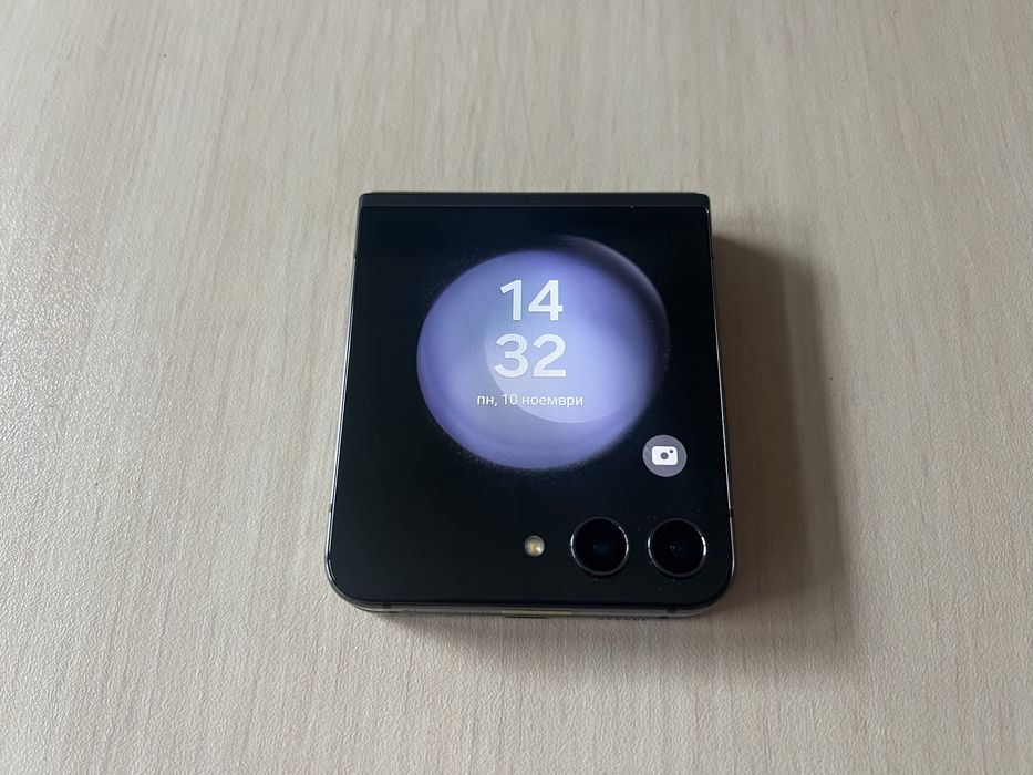 Продавам Samsung Galaxy Z Flip5 256/8GB