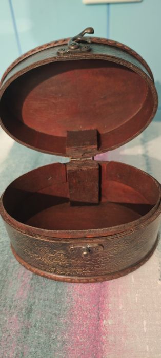 Cutii de bijuterii din piatra si lemn