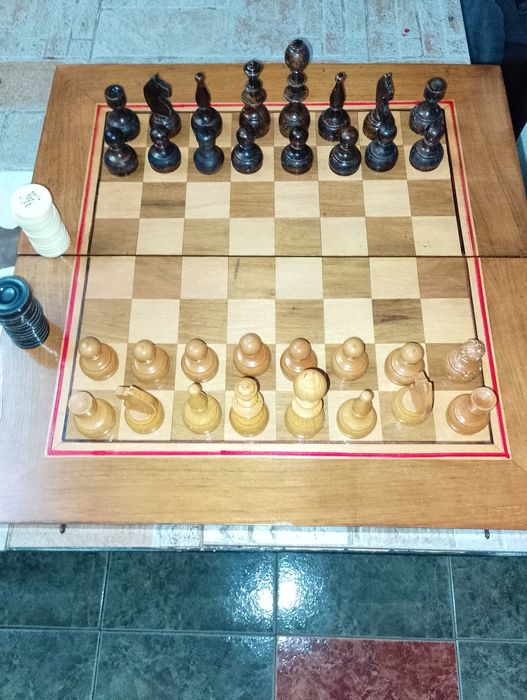 Шах-табла от соца 48/48 с дървени фигури и пулове