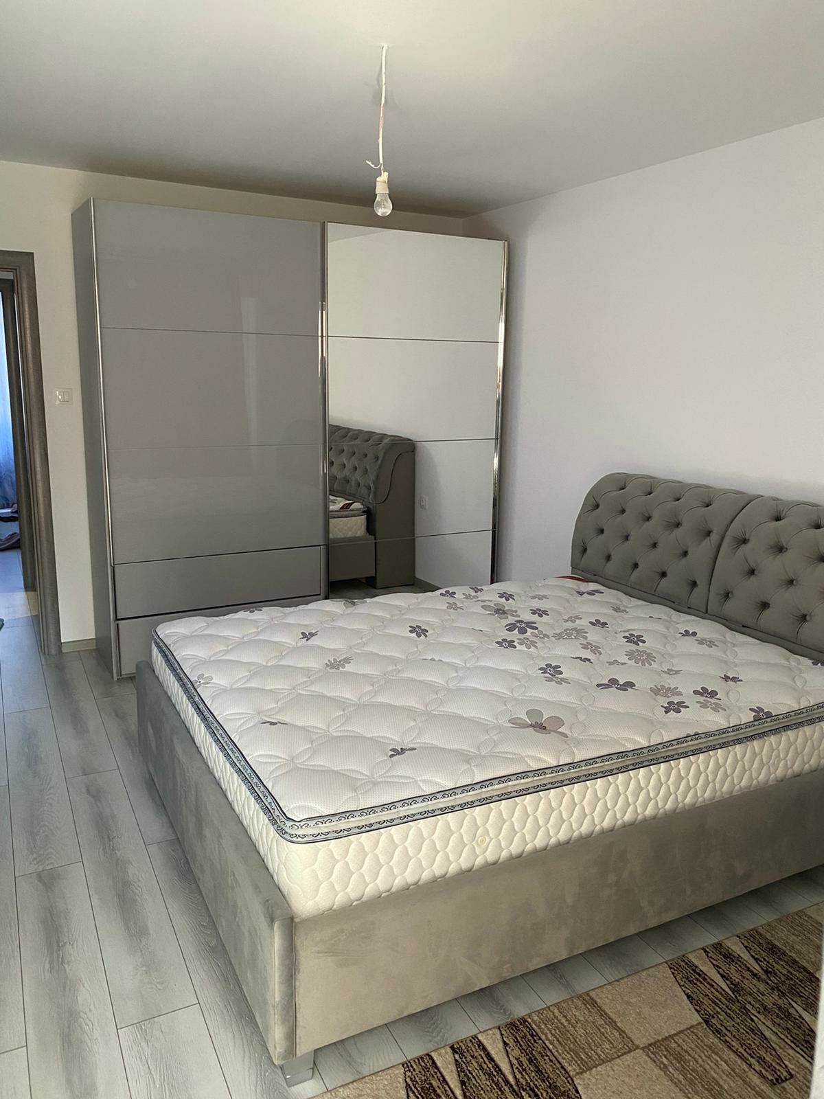 Vând apartament cu 3 cam str înfrățiri.lux modern mobilat utilat