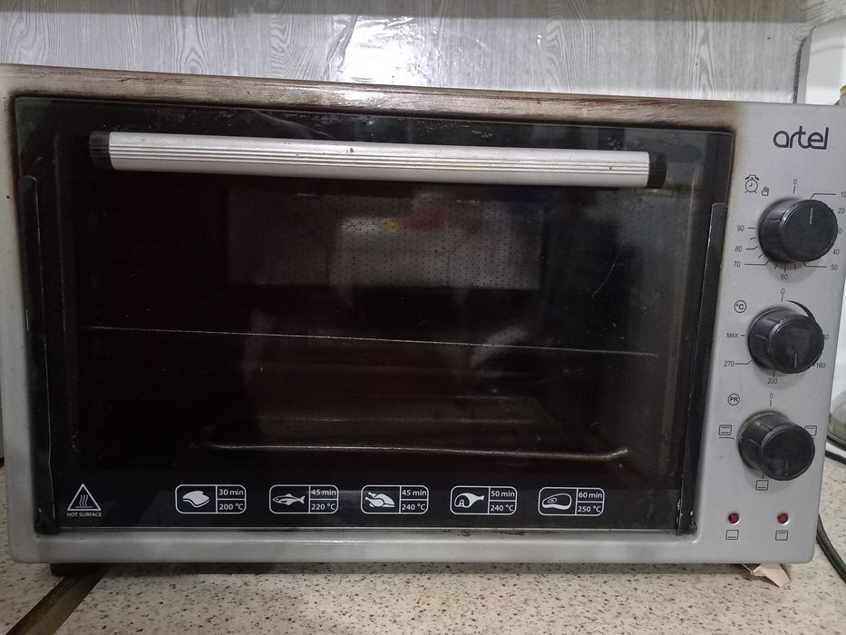 Продам духовку artel.