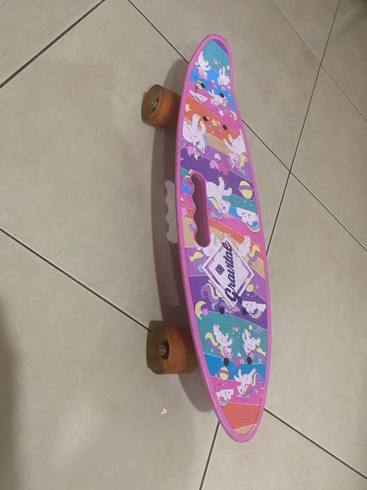 Skateboard fetite