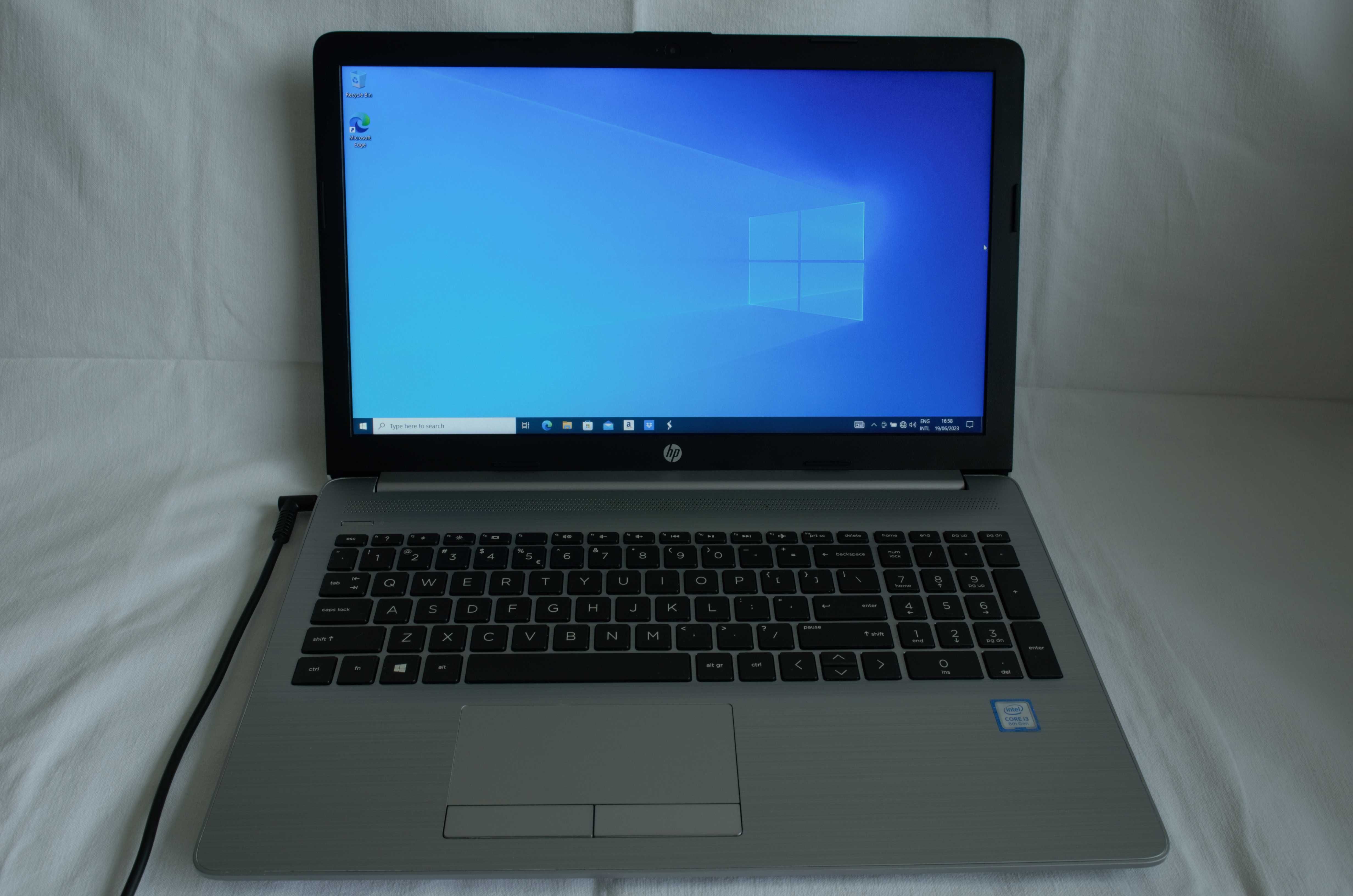 Laptop HP 250 G7, Windows 10 Pro, 8GB RAM, i3-8310U 2.20GHz, 256GB ROM