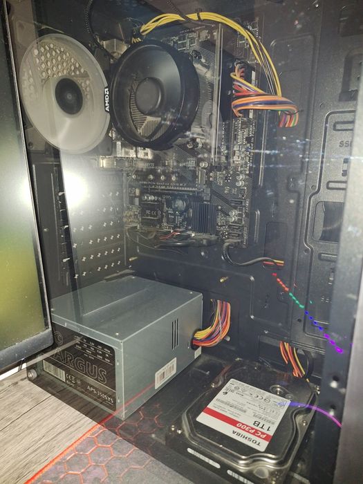 Vând calculator gaming