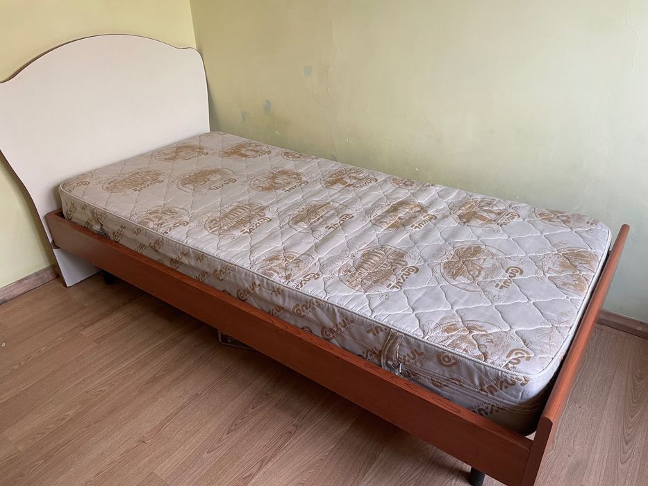 Итальянская односпальная кровать с матрасом