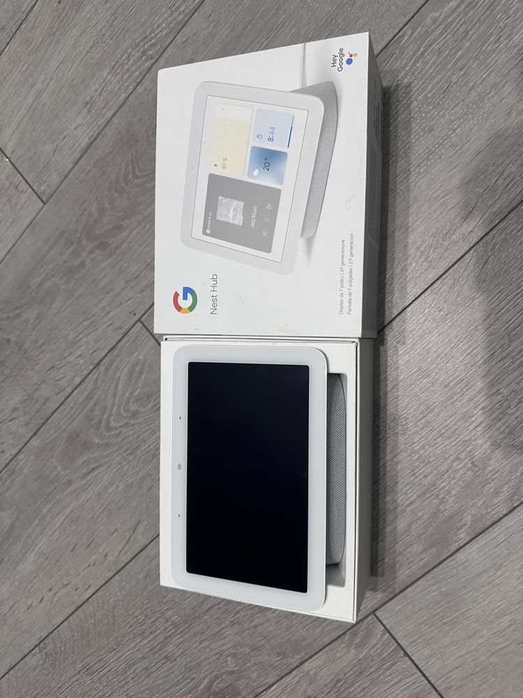 Продава се google nest hub което служи като асистент
