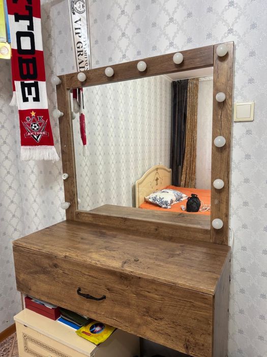 Туалетный столик с подсветкой