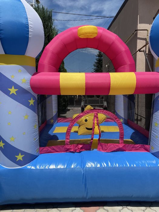 Loc de joaca gonflabil