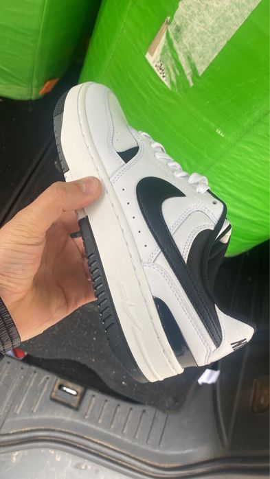 Adidasi Nike noi autentici