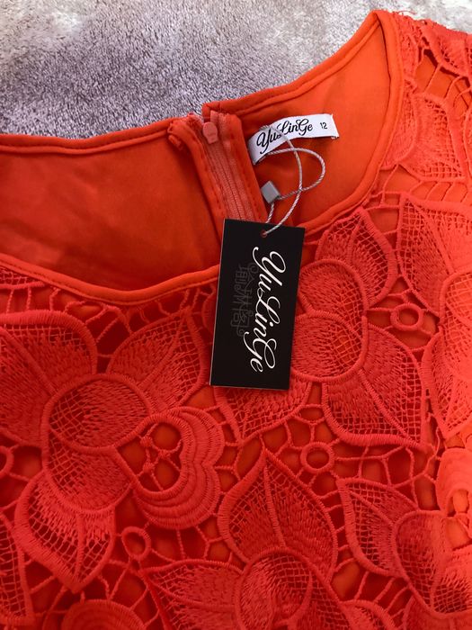 Елегантна дантелена рокля