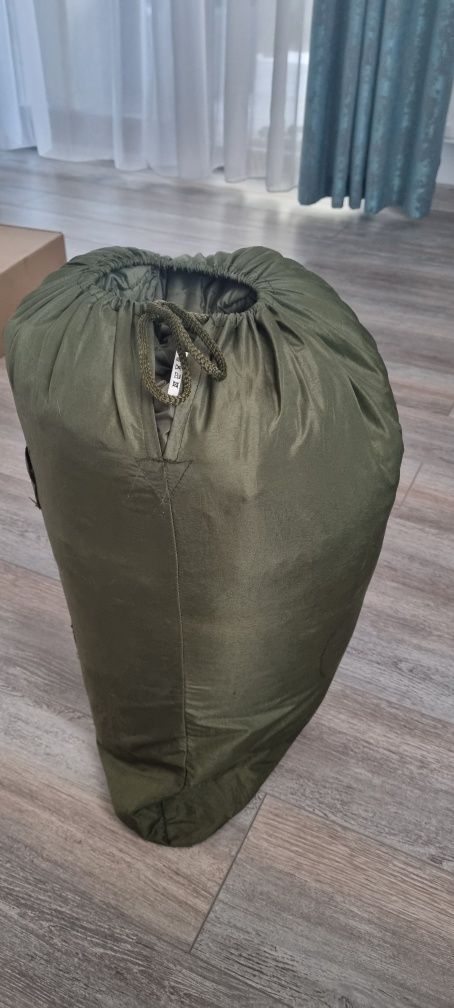 Vând sac de dormit militar tip sarcofag