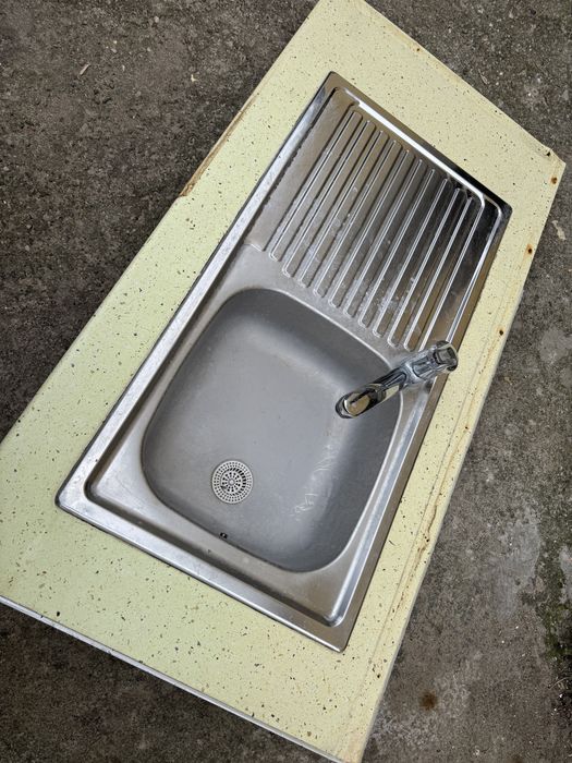 Неръждаема кухненска мивка със монтиран смесител" идеал стандарт"
