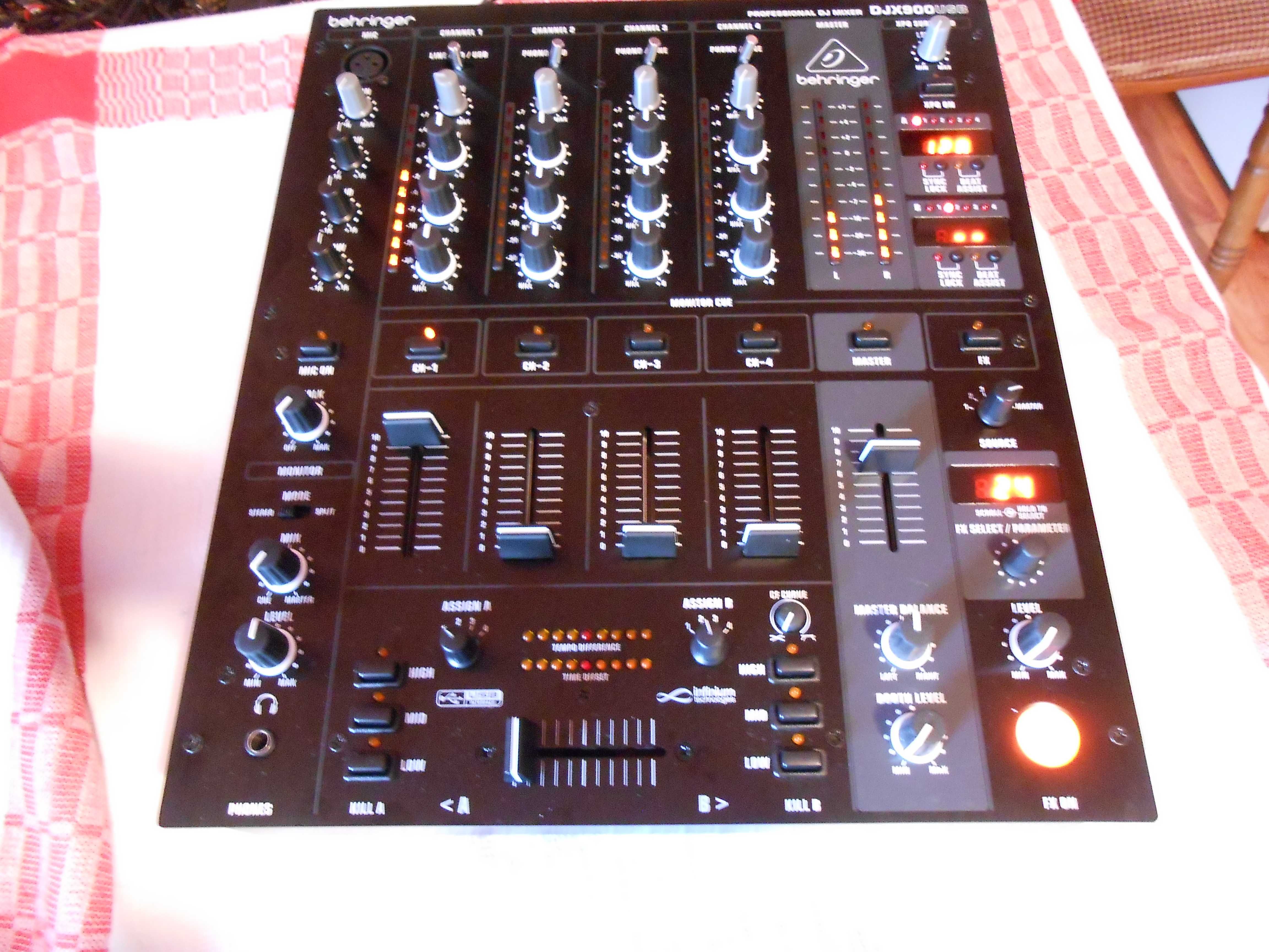 Vand mixer Behringer DJX900 USB ca Reloop,Omnitronic,Phonic,Cdj,Djm
