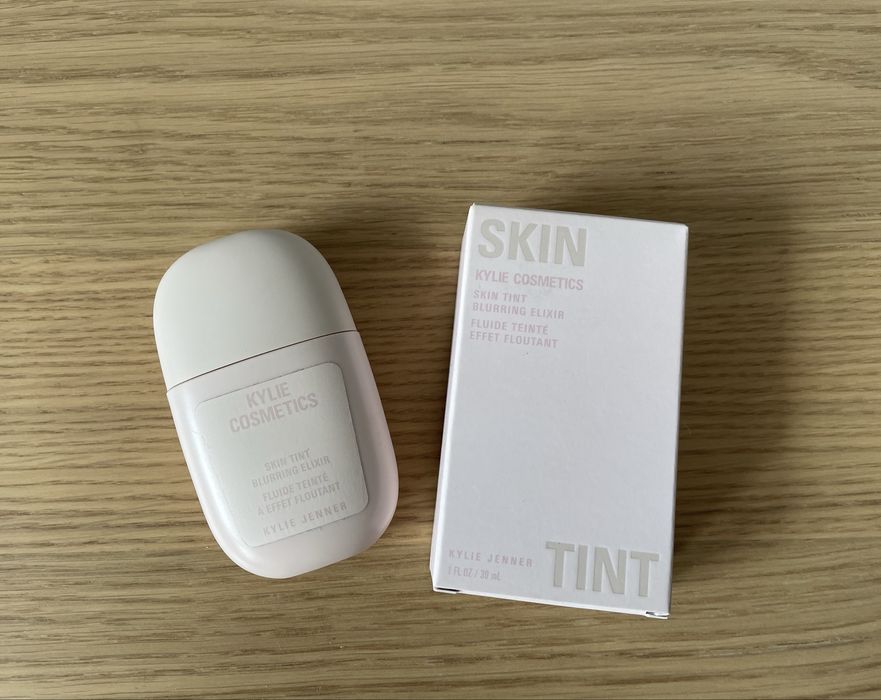 Skin tint Kylie Cosmetics