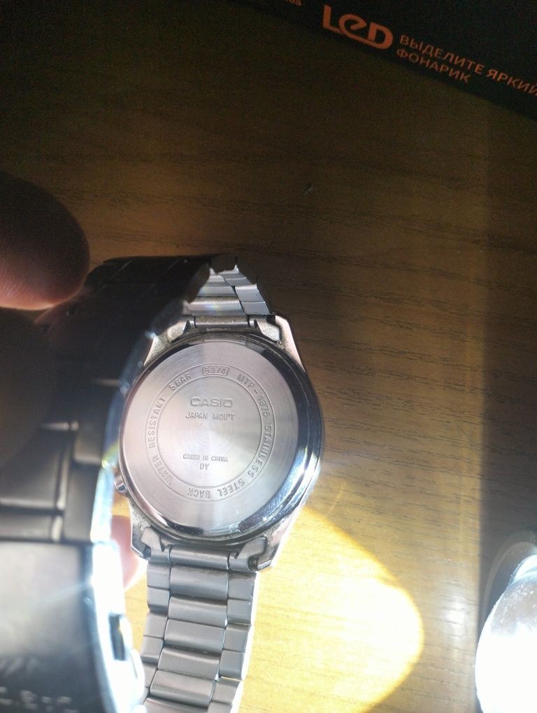 Продам кварцевые часы Casio