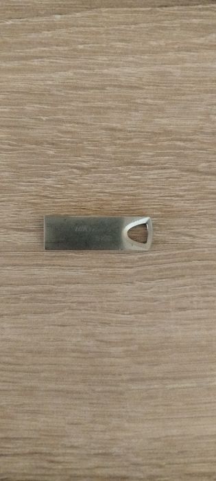 флаш памет на Hikvision 64gb 2.0
