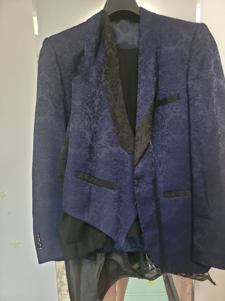 Costum elegant barbati