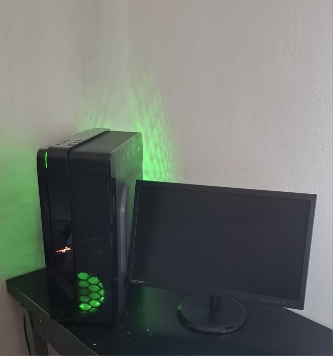 Sitem PC + Monitor Lenovo(Le vand și separat)