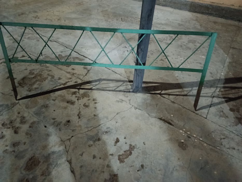 Оградка декоративная  ,для огорода или дачи ,из уголков и прутьев