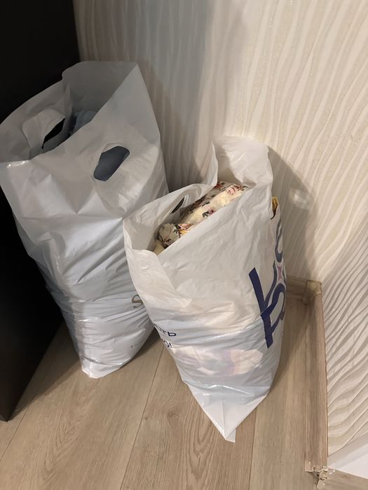 Отдам 2 пакета женских вещей 44 размер