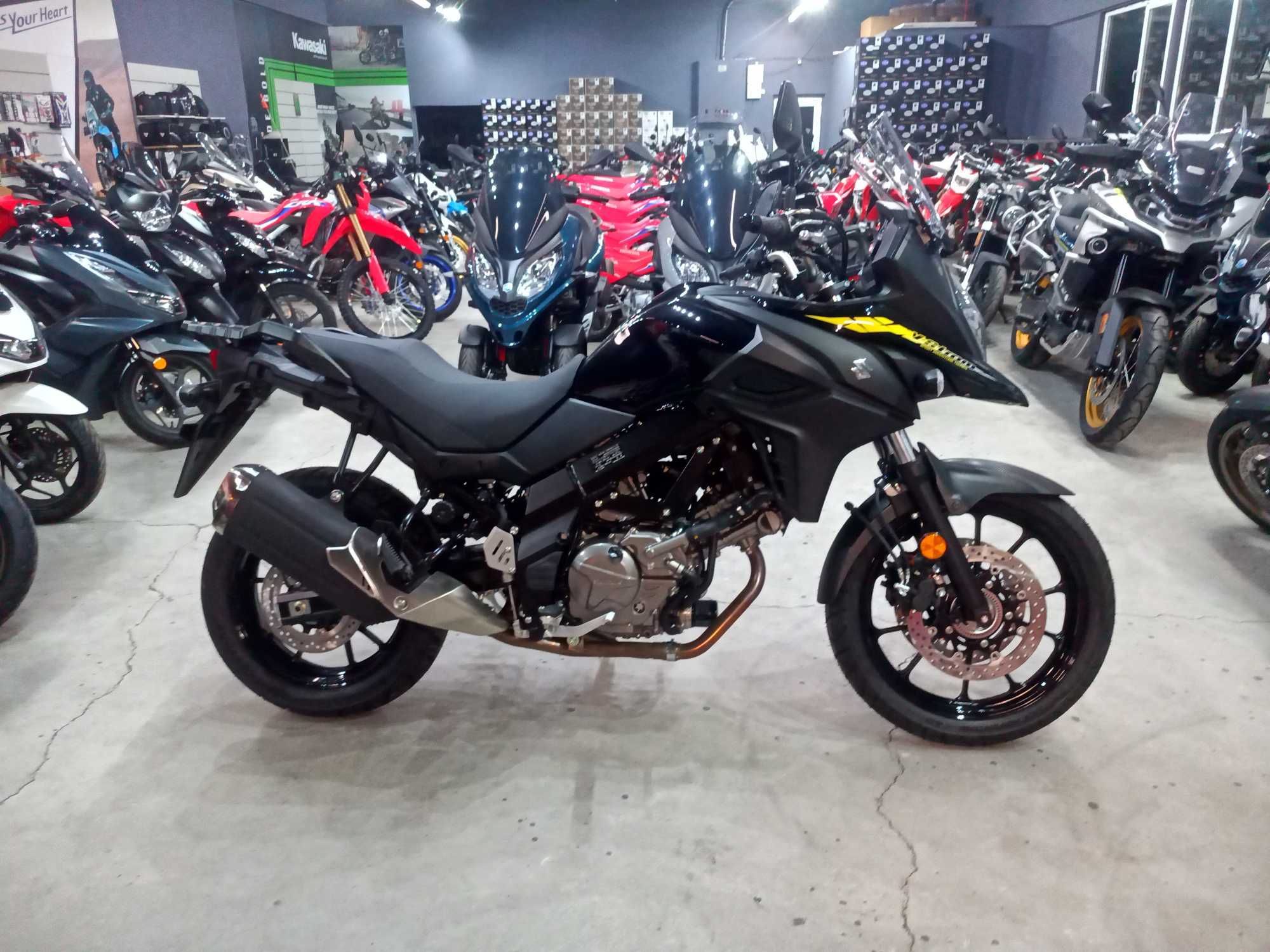 Suzuki DL650A V-Strom M4