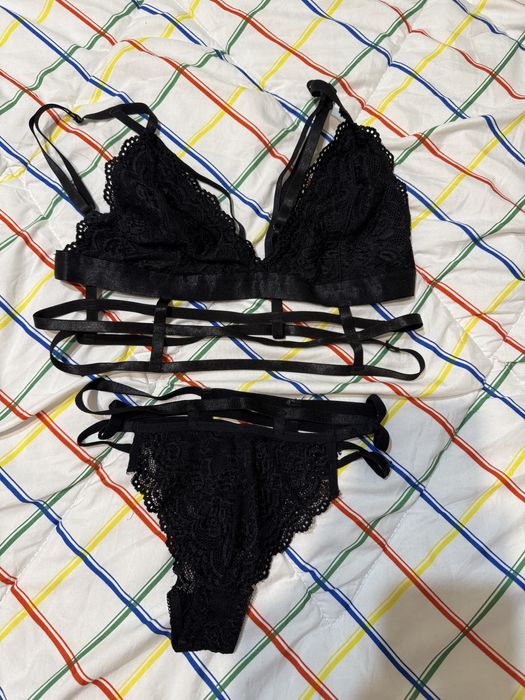 Set lenjerie intima bustiera si chilot