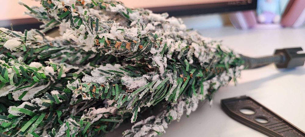 Изкуствена елха със сняг (58см)