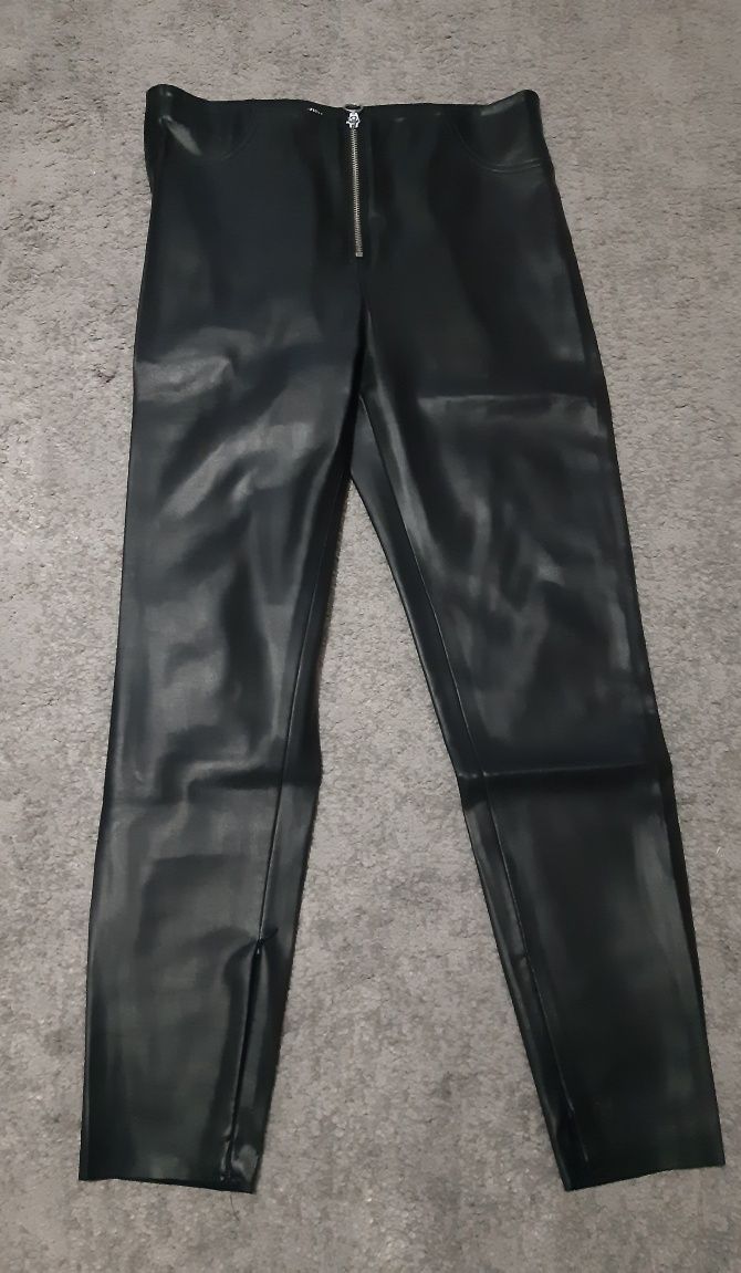 Pantaloni din piele Zara - M