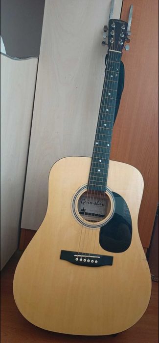 Vând chitară acustică