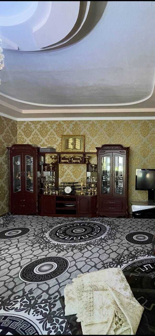 Продаю стенку сделанно из орехового дерево в городе Навоий