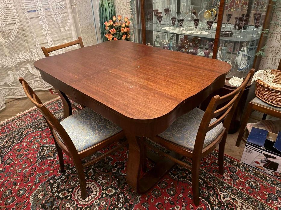 Masa extensibila lemn masiv cu 4 scaune