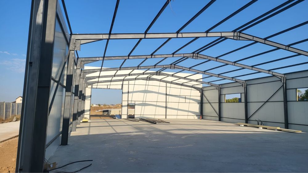 Vand hala metalica 10X20 metri cu panouri sandwichi