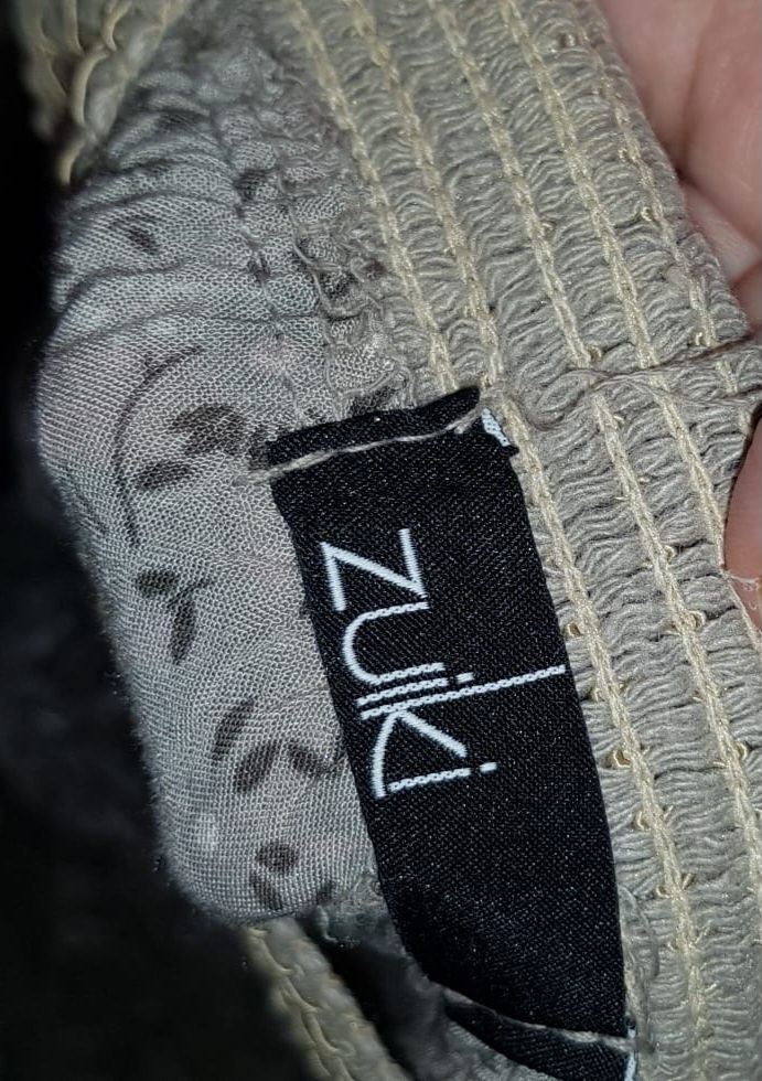 Pantaloni marca Zuiki
