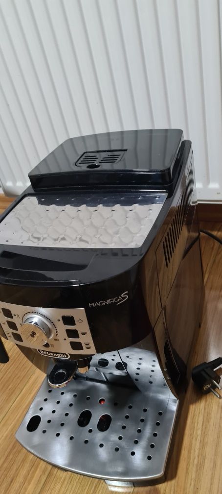 Espresor Delonghi Magnifica s