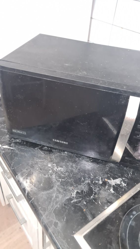 Продам микроволновую печь Samsung  15 тыс тг