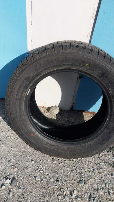 Продам Зимние шины  250/60R16
